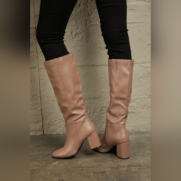East Lion Corp Designer Women's Mocha Block Heel Knee High Boots - Picture 4 of 5